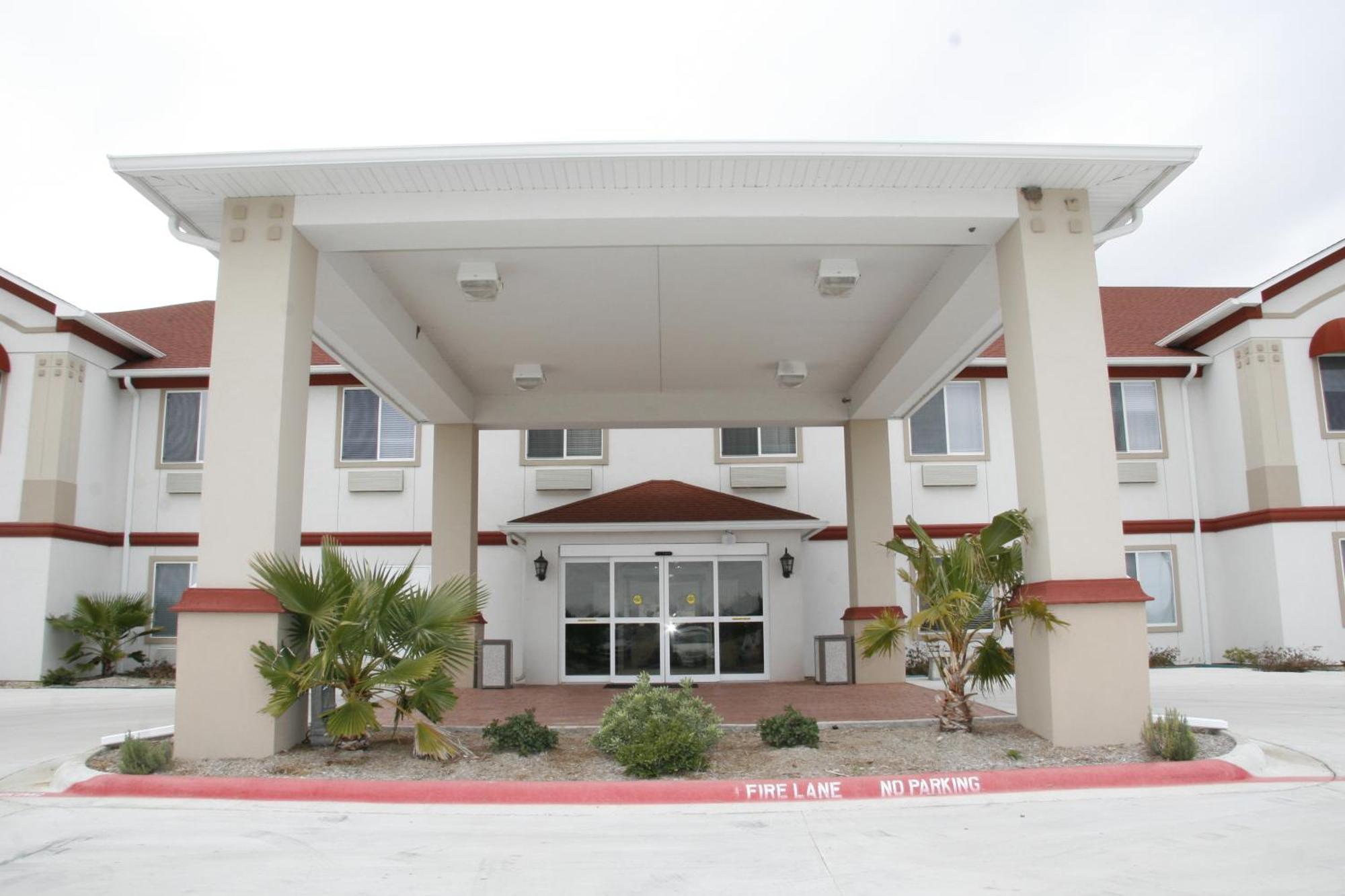 Budget Host Inn And Suites Cameron Exterior foto